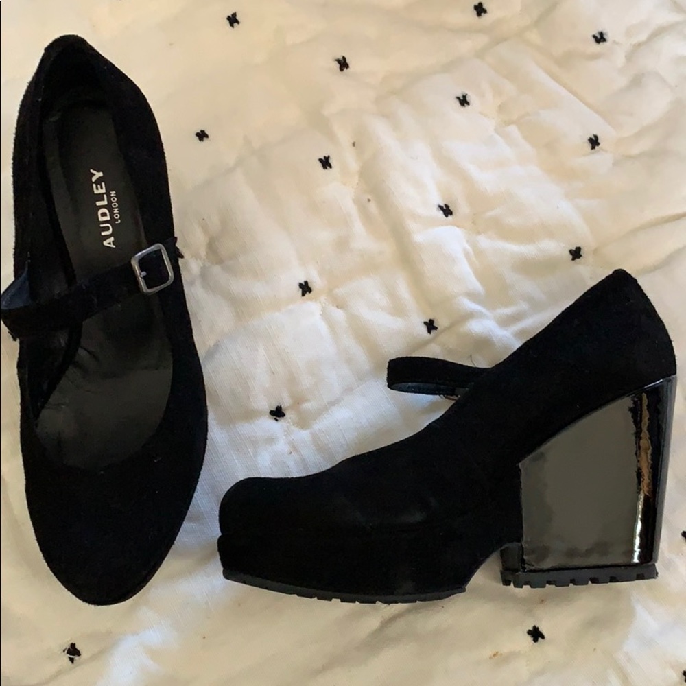 Audley Rosa Black Suede